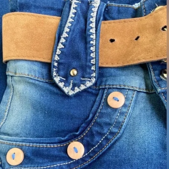 NWT Dfans Women’s Blue Distressed Jeans with Belt 6 - Picture 4 of 8